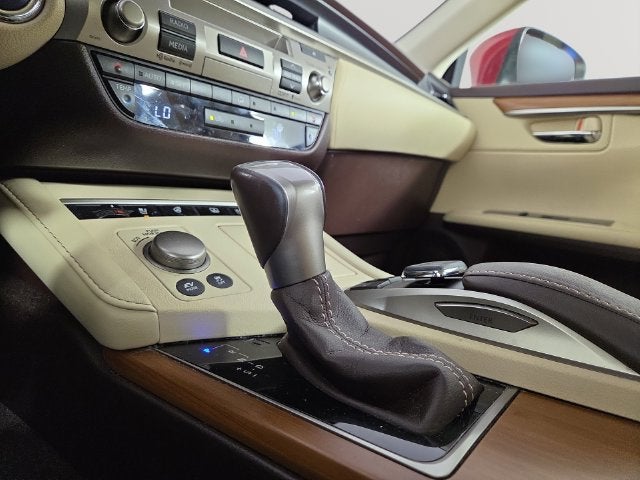 2016 Lexus ES 300h