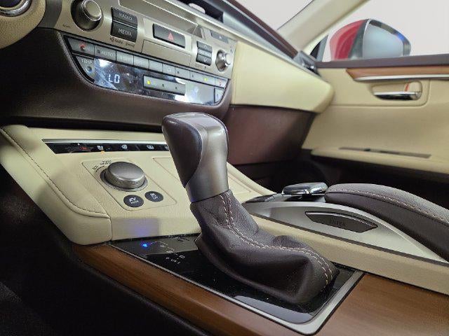 2016 Lexus ES 300h