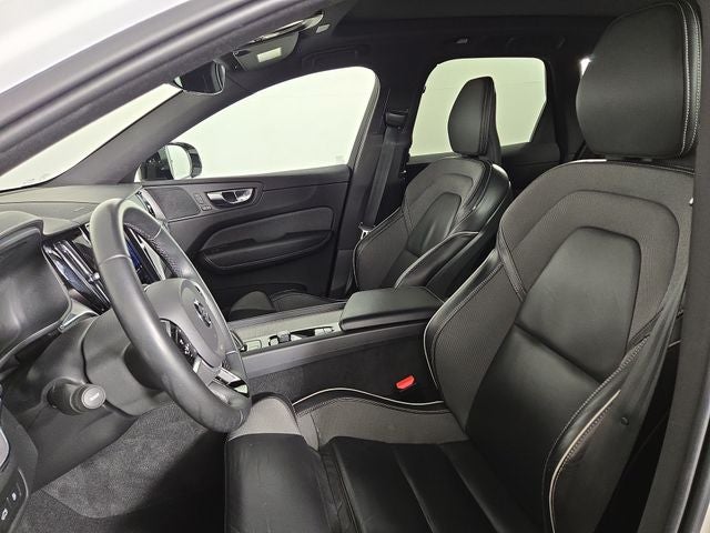 2022 Volvo XC60 Recharge Plug-In Hybrid T8 R-Design
