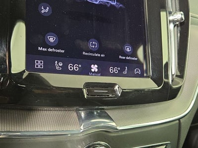 2022 Volvo XC60 Recharge Plug-In Hybrid T8 R-Design