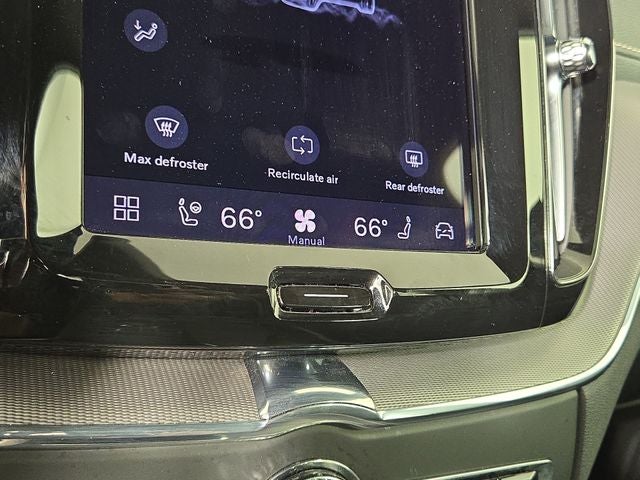 2022 Volvo XC60 Recharge Plug-In Hybrid T8 R-Design