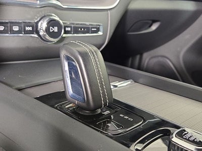2022 Volvo XC60 Recharge Plug-In Hybrid T8 R-Design