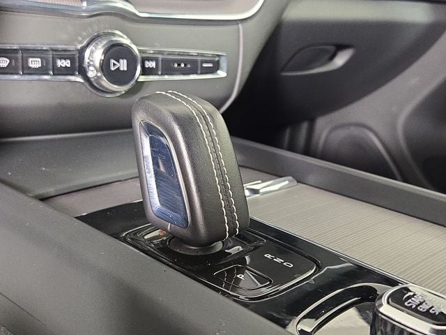 2022 Volvo XC60 Recharge Plug-In Hybrid T8 R-Design
