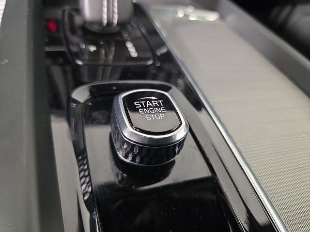 2022 Volvo XC60 Recharge Plug-In Hybrid T8 R-Design