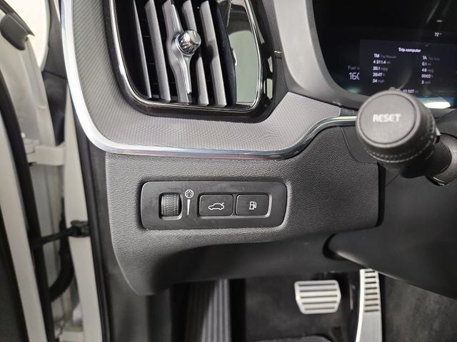 2022 Volvo XC60 Recharge Plug-In Hybrid T8 R-Design