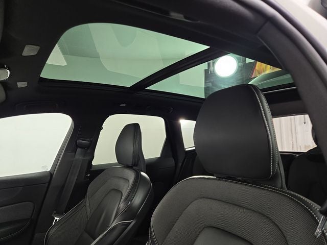 2022 Volvo XC60 Recharge Plug-In Hybrid T8 R-Design