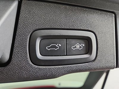 2022 Volvo XC60 Recharge Plug-In Hybrid T8 R-Design