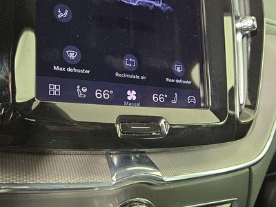 2022 Volvo XC60 Recharge Plug-In Hybrid T8 R-Design