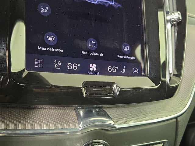 2022 Volvo XC60 Recharge Plug-In Hybrid T8 R-Design