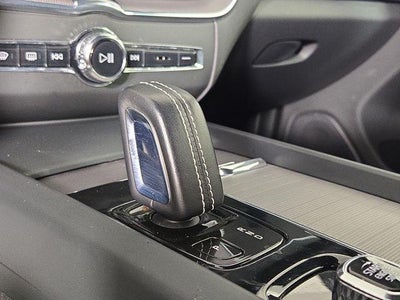 2022 Volvo XC60 Recharge Plug-In Hybrid T8 R-Design